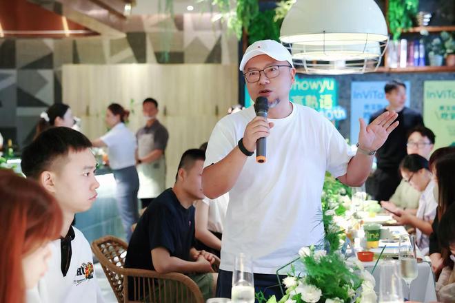 主题品鉴会“秀玉我从小吃到大”见证品牌与食客的温情共生PG电子游戏麻将胡了“Show味·熟人餐桌”三十周年(图2)